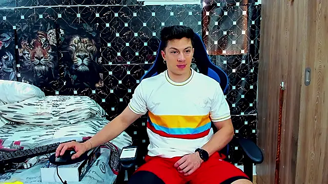 javiersexymann online show from February 25, 2026, 8:29 pm