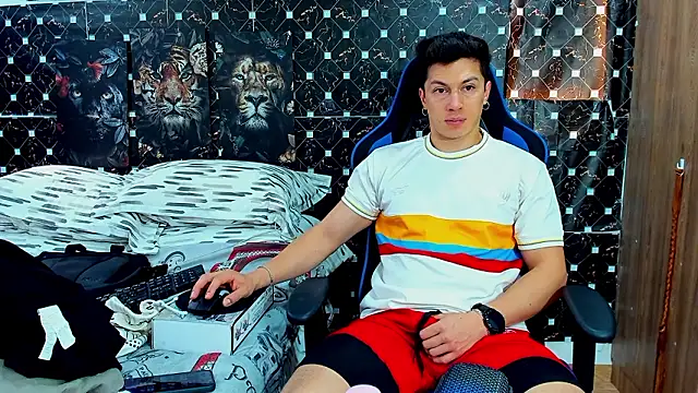 javiersexymann online show from March 2, 2026, 7:54 pm