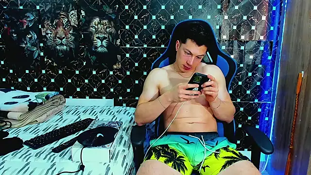 javiersexymann online show from June 11, 2026, 9:13 pm