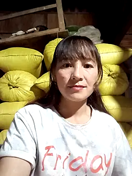 Mini3333 online show from October 4, 2025, 12:25 pm