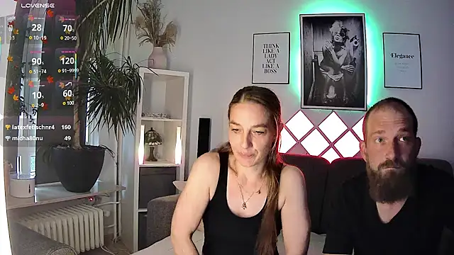 XBellaXundXUweX online show from October 4, 2025, 12:03 pm