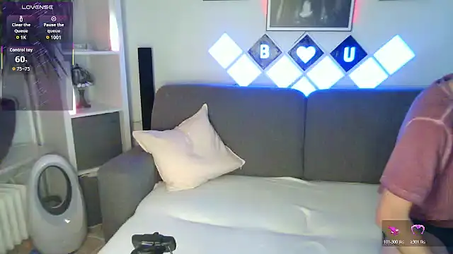 XBellaXundXUweX online show from November 17, 2025, 7:30 pm