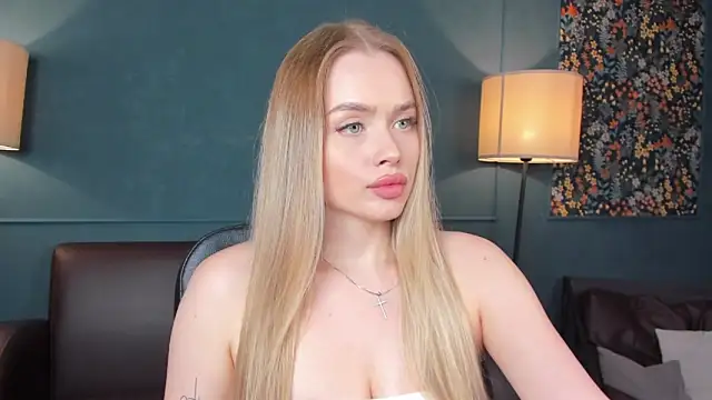 AvroraGoldie online show from September 15, 2025, 10:26 am