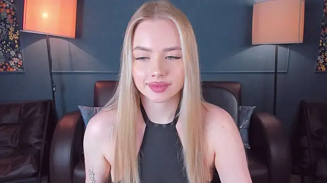 AvroraGoldie online show from November 25, 2025, 10:37 am