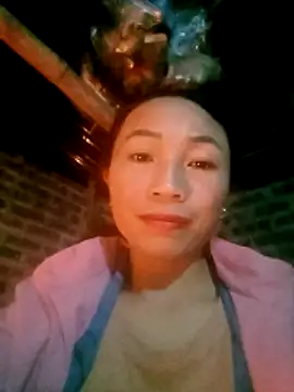 lucybaby00 online show from December 18, 2025, 1:17 pm