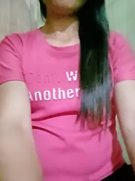 lucybaby00 online show from June 17, 2026, 3:24 pm