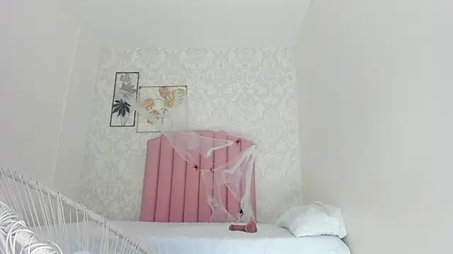 emy barnert online show from October 19, 2025, 12:17 pm