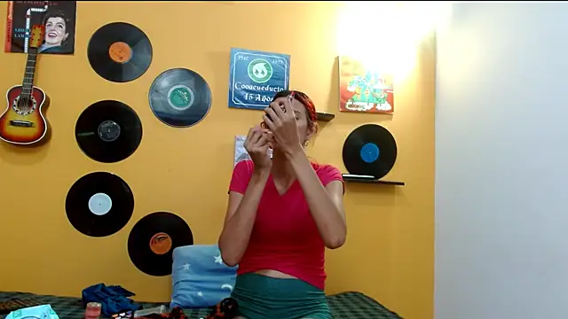 skinnyverus18 online show from November 27, 2025, 7:05 pm