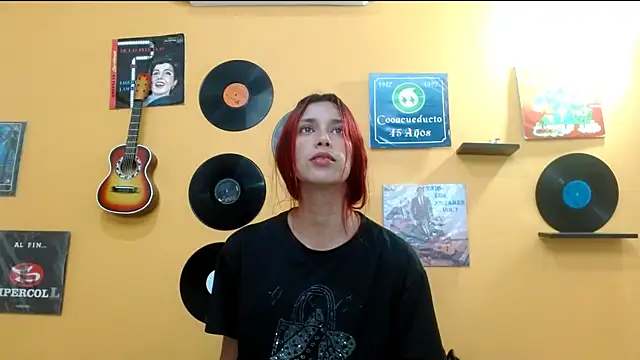 skinnyverus18 online show from December 5, 2025, 5:53 pm