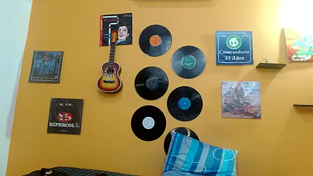 skinnyverus18 online show from February 5, 2026, 7:29 pm