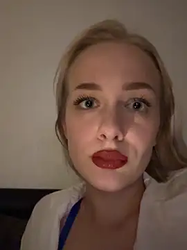 DaryaDoll online show from November 21, 2025, 11:03 pm