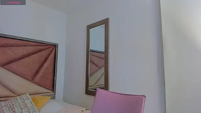 SaraWagner  online show from April 16, 2026, 12:11 am