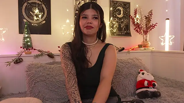 sophieee art online show from December 16, 2025, 8:36 pm