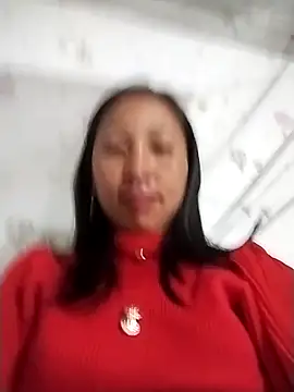 cute love00 online show from December 16, 2025, 9:42 pm