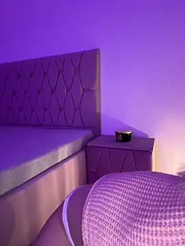 Snapshot of LunaCharm chatting on December 2, 2025, 6:36 pm LunaCharm online show from December 2, 2025, 6:36 pm