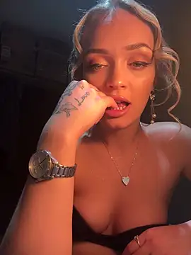 lollylicious22 online show from September 24, 2025, 11:52 pm