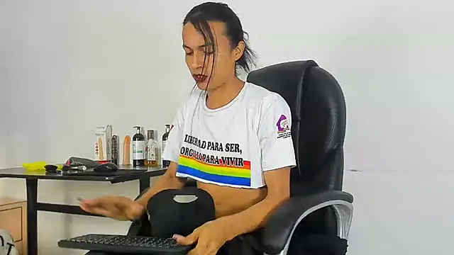 Aisha hotts777 online show from October 20, 2025, 3:07 am