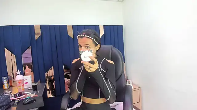 Aisha hotts777 online show from April 22, 2026, 3:31 am