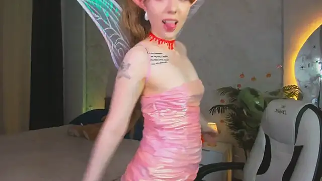 Lunar Lily online show from October 29, 2025, 6:26 am