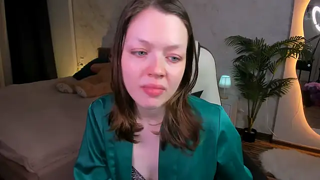 Lunar Lily online show from November 26, 2025, 5:52 am