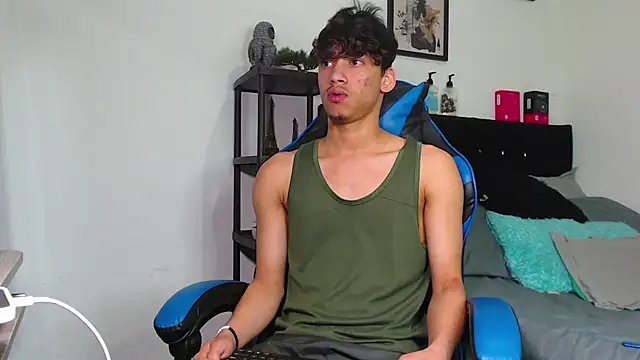 Snapshot of Gael_Jones chatting on November 13, 2025, 4:00 am Gael Jones online show from November 13, 2025, 4:00 am