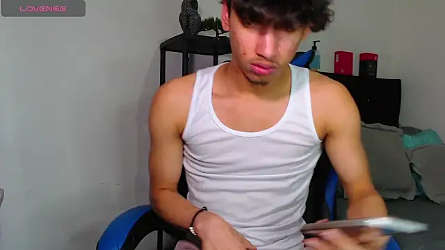 Snapshot of Gael_Jones chatting on November 23, 2025, 12:43 am Gael Jones online show from November 23, 2025, 12:43 am