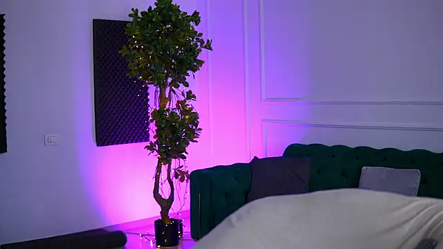 SiennaRuh online show from April 5, 2026, 10:12 am