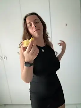 TenderLaGlamor online show from September 27, 2025, 5:07 pm