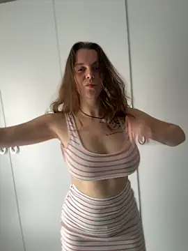 TenderLaGlamor online show from October 11, 2025, 12:36 pm