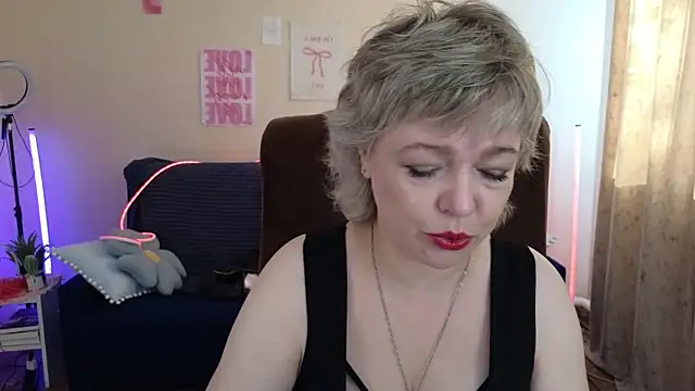 Snapshot of Rosette_Pricky chatting on June 27, 2026, 2:44 pm Rosette Pricky online show from June 27, 2026, 2:44 pm