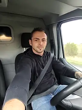 papichulo0099 online show from November 3, 2025, 6:25 am