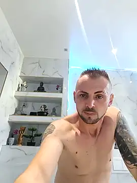 papichulo0099 online show from November 15, 2025, 9:50 am