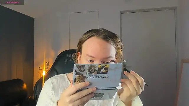 Amanda Butlerr online show from October 22, 2025, 9:53 am