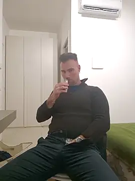 mrlyuis online show from December 2, 2025, 8:15 pm