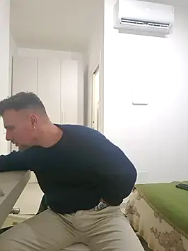 mrlyuis online show from December 5, 2025, 7:43 pm