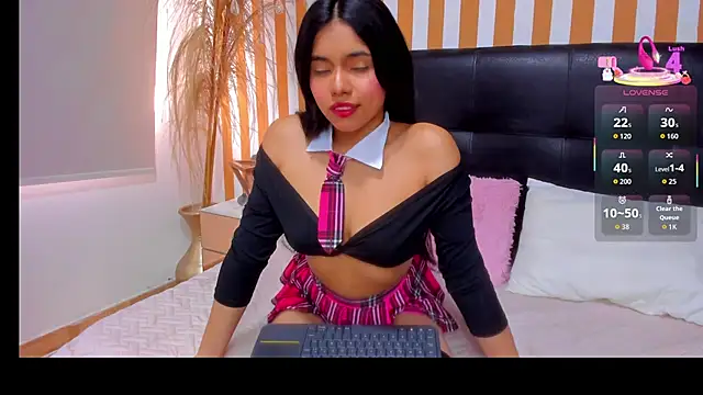 LunaToledo online show from November 20, 2025, 12:49 pm