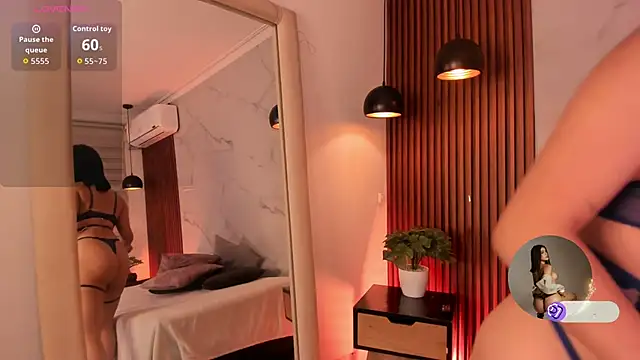 SophieCollins 1 online show from November 17, 2025, 12:00 pm