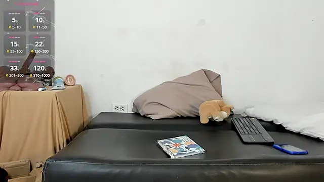 zarek lux online show from November 26, 2025, 3:02 pm