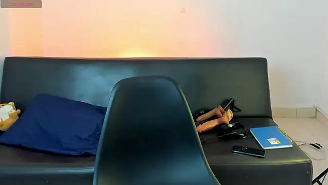 zarek lux online show from March 18, 2026, 1:14 pm