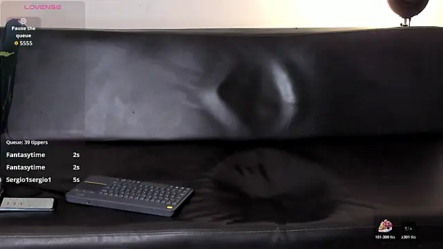 zarek lux online show from April 18, 2026, 7:07 pm