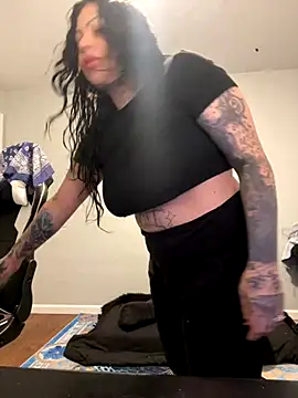 chicanachic13 online show from September 23, 2025, 2:25 am