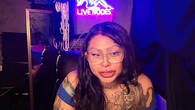 chicanachic13 online show from February 20, 2026, 7:21 am