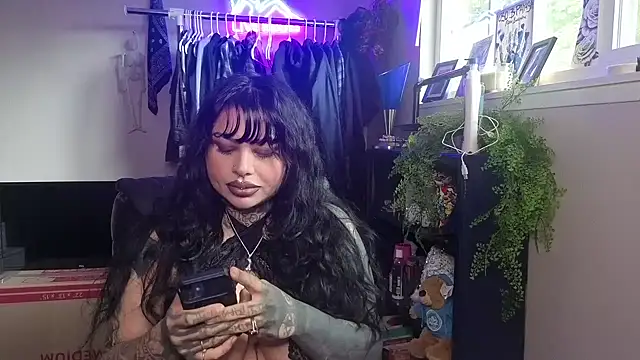chicanachic13 online show from May 16, 2026, 9:35 pm