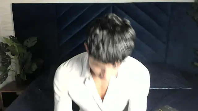 AustinJones  online show from November 14, 2025, 8:29 pm