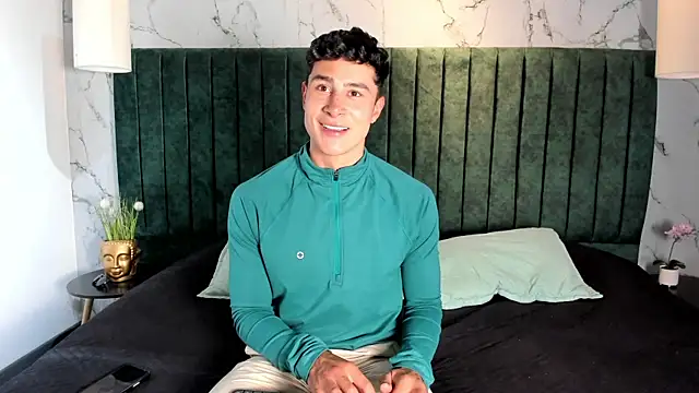 AustinJones  online show from November 30, 2025, 6:12 pm