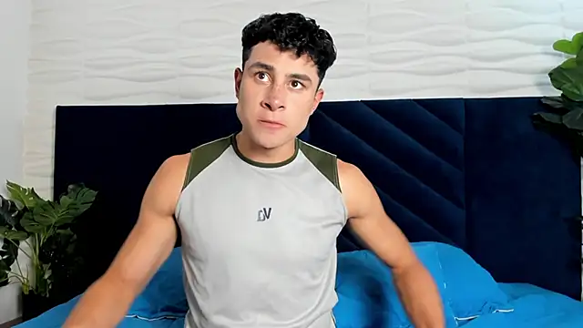 AustinJones  online show from December 3, 2025, 7:12 pm