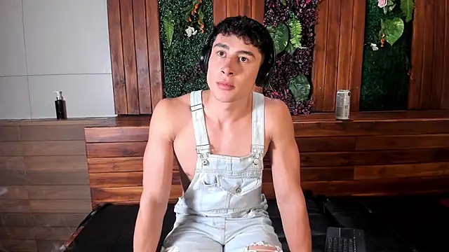 AustinJones  online show from February 16, 2026, 7:10 pm