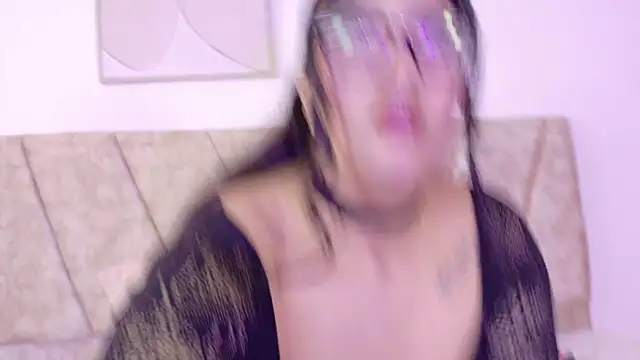 Miia Parker online show from September 9, 2025, 12:15 pm