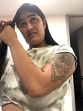 Miia Parker online show from November 19, 2025, 12:49 pm