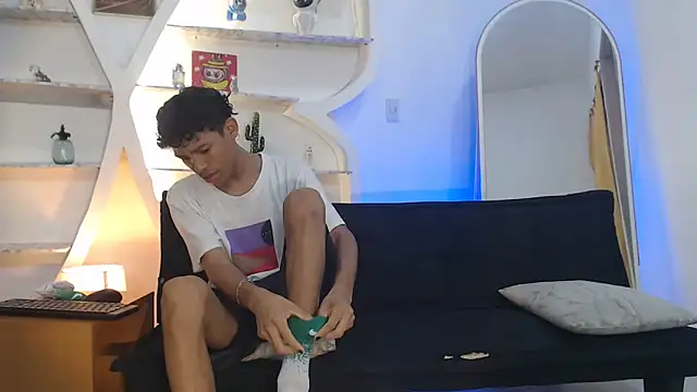 BEAUTY BOYS1 online show from October 11, 2025, 7:07 am